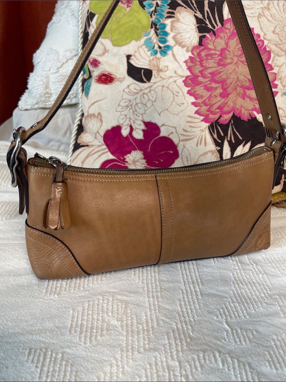 Coach Hamptons Demi Leather Baguette 8A64